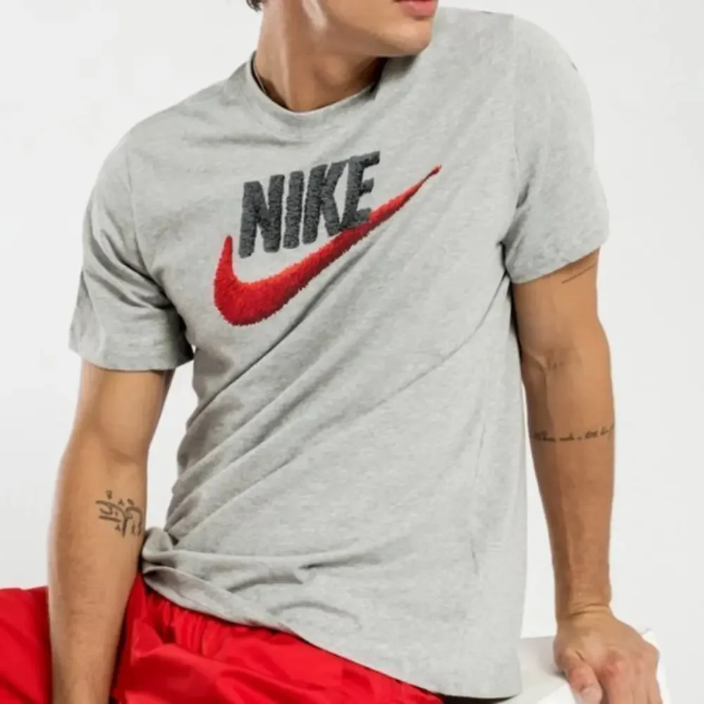 Nike Men's Small‎ S Gray Habanero Red Brandmark Logo Cotton Tee T-Shirt Shirt